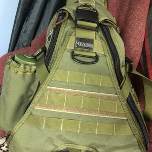 New without tag Maxpedition Monsoon Gunslinger